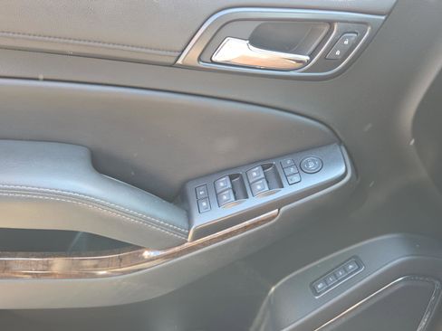 Used 2018 Chevrolet Suburban LT image 27