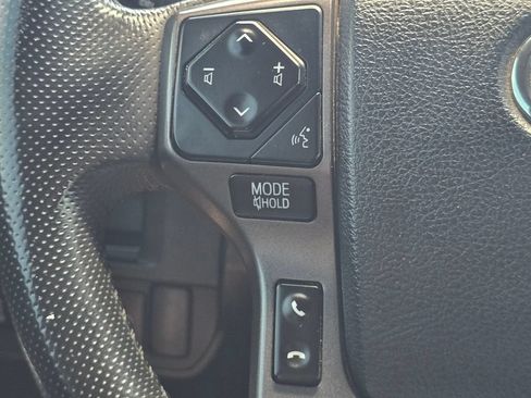 Used 2018 Toyota Tacoma TRD Off-Road AWD/4WD image 36