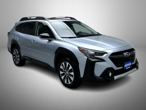 Used 2025 Subaru Outback Limited image 3