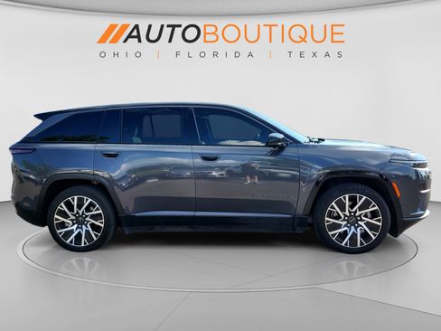 Used 2025 Jeep Wagoneer S Limited AWD/4WD image 6