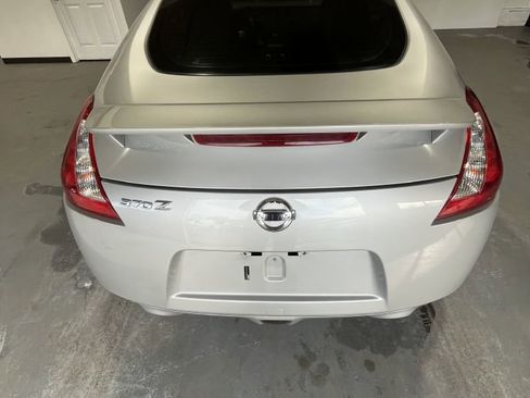 Used 2009 Nissan 370Z Touring w/ Sport Pkg image 4
