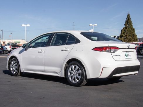 Used 2022 Toyota Corolla LE image 5