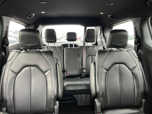 Used 2025 Chrysler Pacifica Select image 41