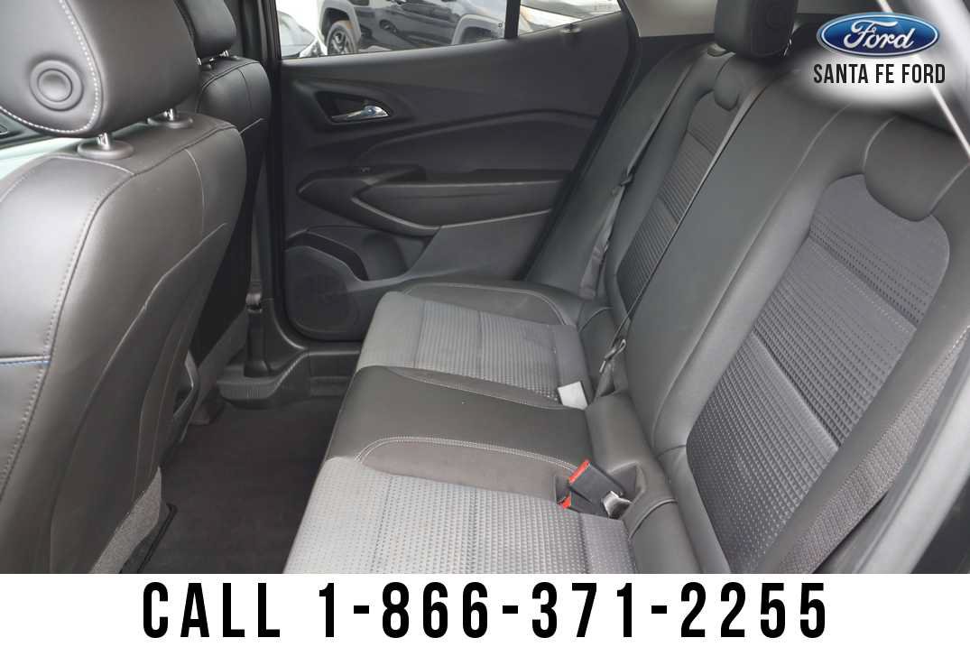 Used 2025 Chevrolet Trax LT w/ LT Convenience Package FWD image 17