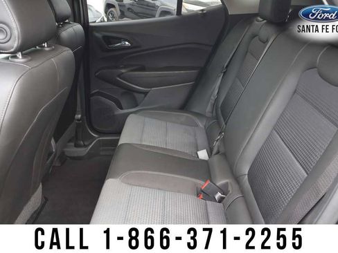 Used 2025 Chevrolet Trax LT w/ LT Convenience Package FWD image 17