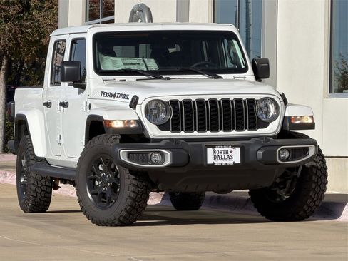 New 2025 Jeep Gladiator Sport image 2