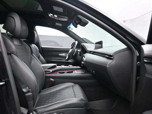 Used 2023 Genesis GV70 3.5T Sport w/ Sport Prestige Package AWD/4WD image 26