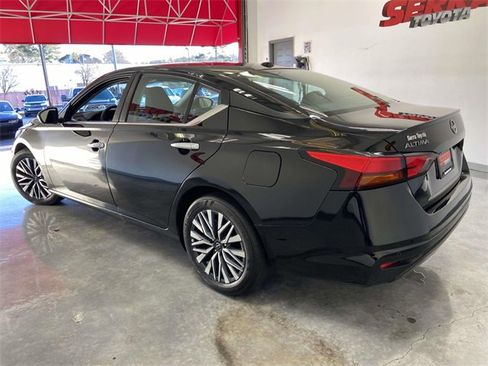 Used 2025 Nissan Altima 2.5 SV image 5