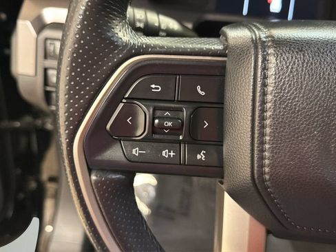 Used 2025 Toyota 4Runner SR5 AWD/4WD image 19