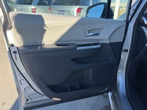 Used 2024 Toyota Sienna XLE image 10