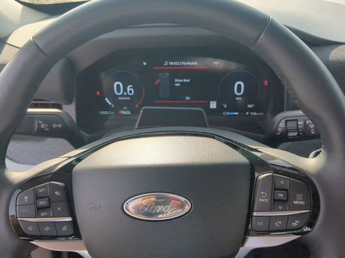 Used 2025 Ford Explorer Platinum w/ Ultimate Package image 15