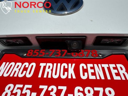 Used 2018 Volkswagen Tiguan SE image 10