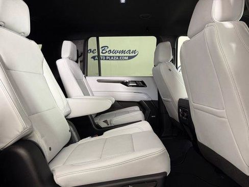 New 2026 Chevrolet Suburban Premier image 21