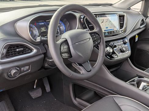 New 2027 Chrysler Pacifica Limited w/ Family Tech Group FWD image 37