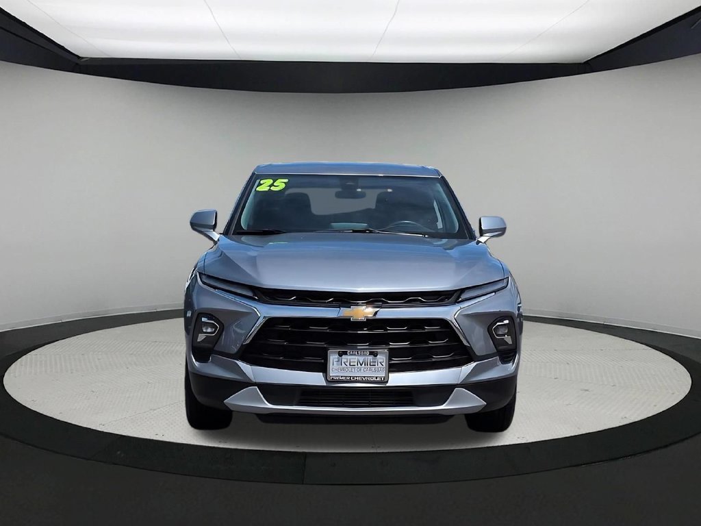 Used 2025 Chevrolet Blazer LT FWD image 3