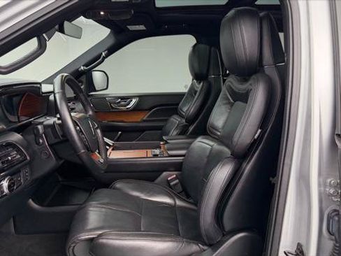 Used 2018 Lincoln Navigator Reserve AWD/4WD image 14