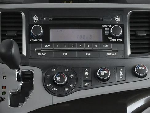 Used 2014 Toyota Sienna LE FWD image 7