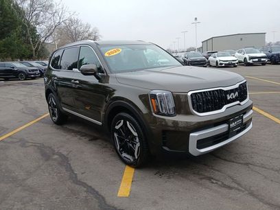 Used 2025 Kia Telluride EX w/ EX Captain's Chair Package