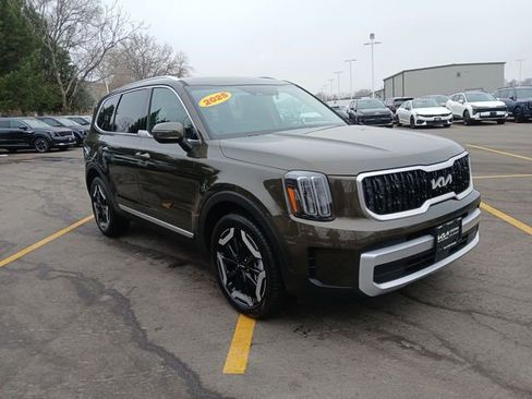 Used 2025 Kia Telluride EX w/ EX Captain's Chair Package image 1