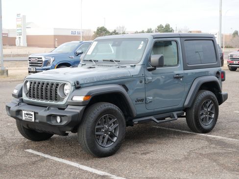 Used 2025 Jeep Wrangler Sport S image 5