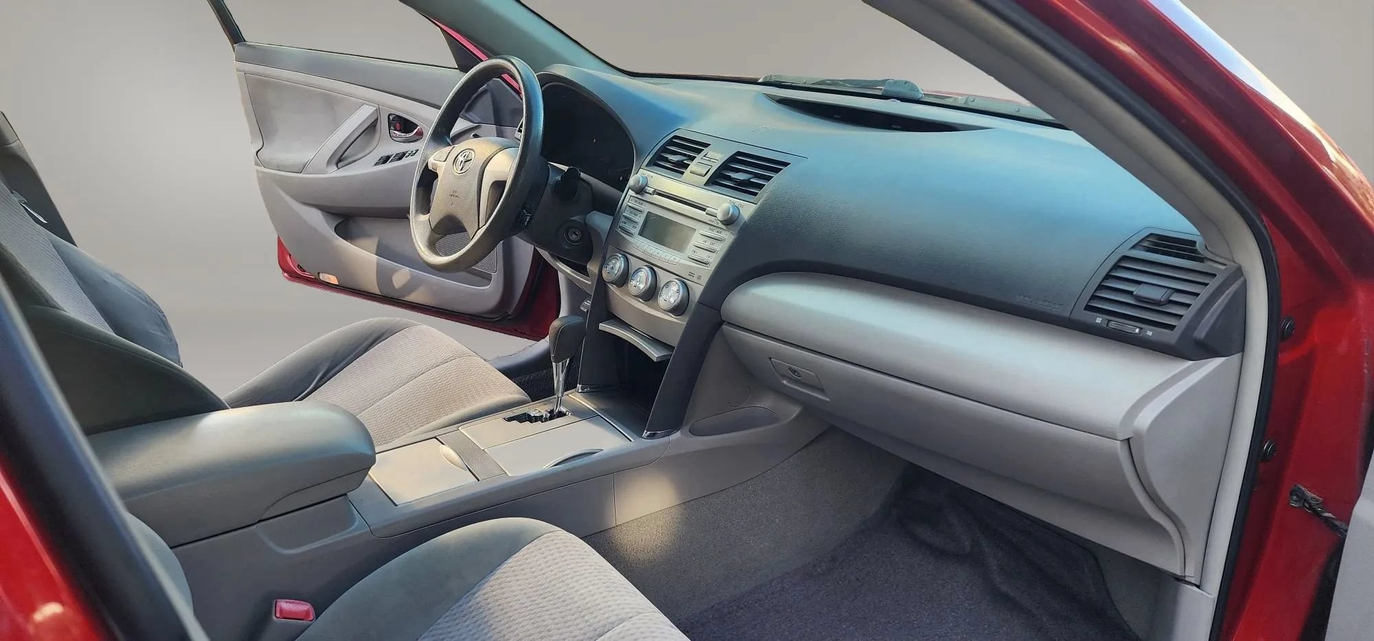 Used 2010 Toyota Camry LE FWD image 16