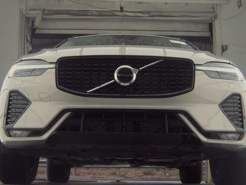 Used 2025 Volvo XC60 B5 Core AWD/4WD image 7