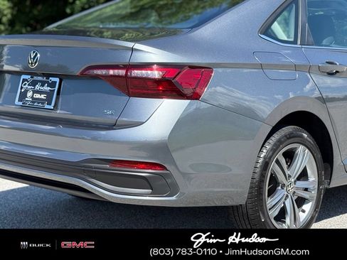 Used 2024 Volkswagen Jetta SE FWD image 16