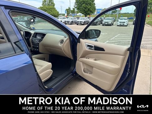 Used 2017 Nissan Pathfinder SV w/ SV Cold Weather Package AWD/4WD image 35