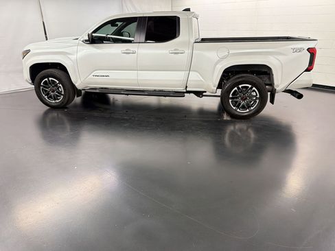 Used 2024 Toyota Tacoma TRD Sport RWD image 2