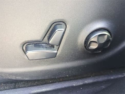 Used 2015 Jeep Cherokee Limited image 16