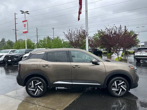 Used 2025 Nissan Kicks SV FWD image 6