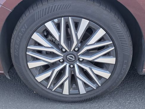 Used 2024 Nissan Altima 2.5 SV FWD image 13