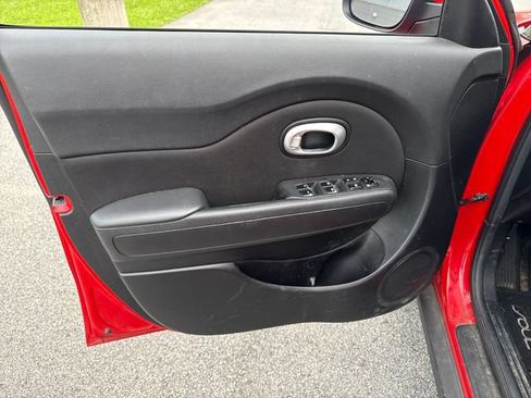 Used 2018 Kia Soul + FWD image 17