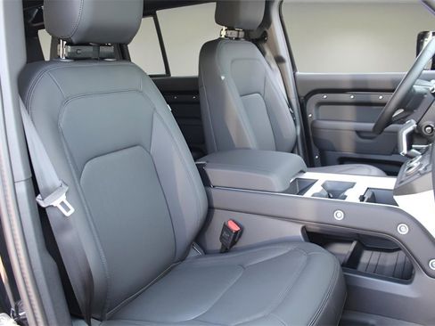 Used 2025 Land Rover Defender 110 S image 19