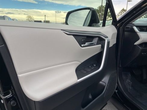 Used 2025 Toyota RAV4 XLE image 9