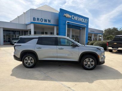 Used 2025 Chevrolet Traverse LT