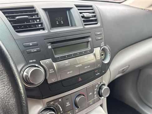 Used 2012 Toyota Highlander 4WD w/ Tow Pkg image 20