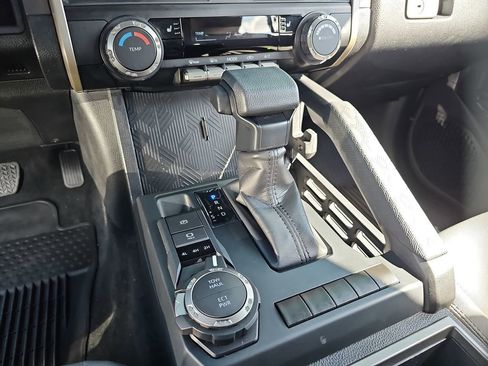 Certified 2025 Toyota Tacoma SR5 AWD/4WD image 15