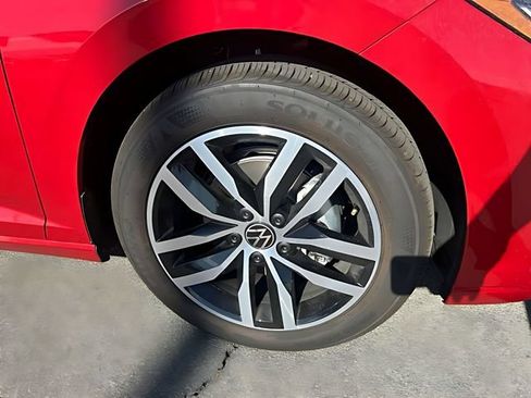 Used 2026 Volkswagen Jetta SE FWD image 11