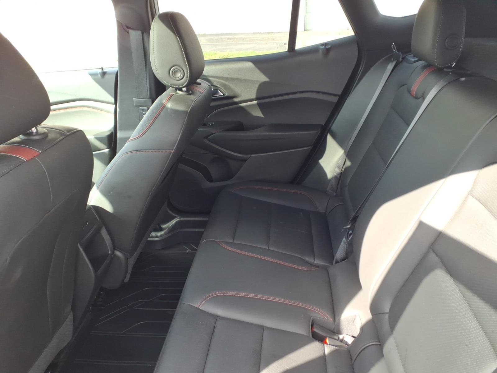 Used 2025 Chevrolet Trax RS w/ Sunroof Package FWD image 26
