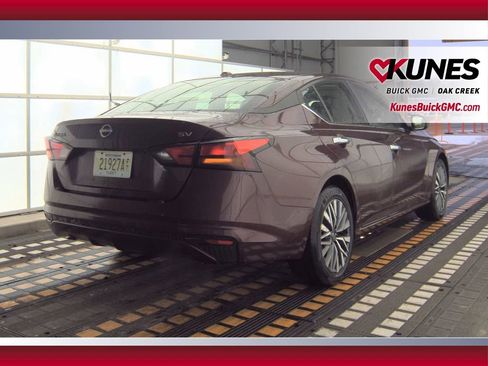 Used 2024 Nissan Altima 2.5 SV image 6