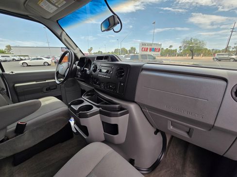 Used 2014 Ford E-350 and Econoline 350 XLT RWD image 23