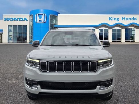 Used 2024 Jeep Wagoneer 4WD image 2