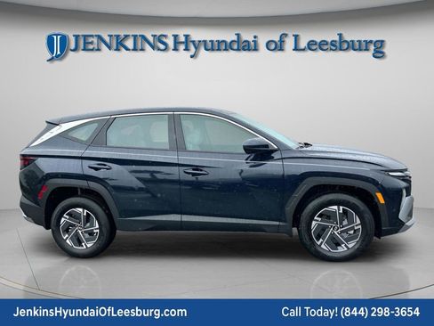 New 2026 Hyundai Tucson Blue SE image 2