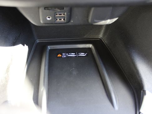 Used 2022 Chevrolet Traverse LT w/ LT Premium Package image 26