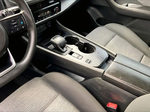 Used 2021 Nissan Rogue SV image 16