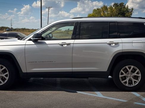 Used 2021 Jeep Grand Cherokee L Limited AWD/4WD image 18