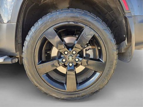 Certified 2023 Land Rover Defender 130 SE image 24