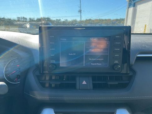 Used 2019 Toyota RAV4 LE image 10