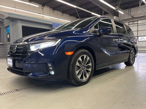 Used 2023 Honda Odyssey EX-L image 3
